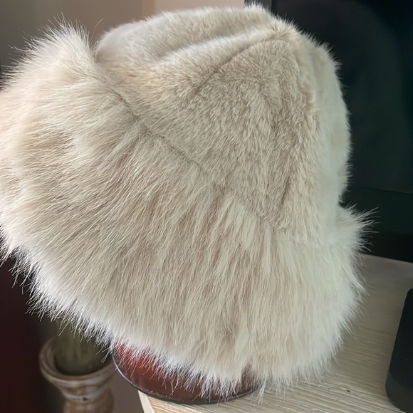 🔥FREE w/ bundle 9+fabulous hand crafted fur hat in cashmere color, more colors! - Picture 3 of 3